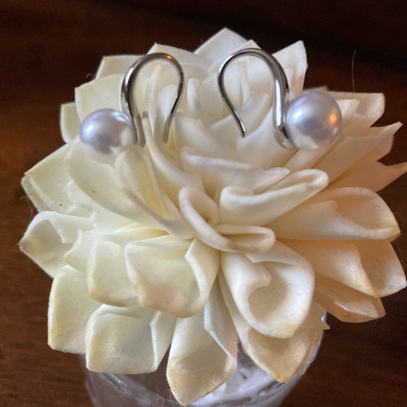 Studiogemz Sterling Silver and white Pearl tear drop earrings. NWOT - Picture 3 of 4